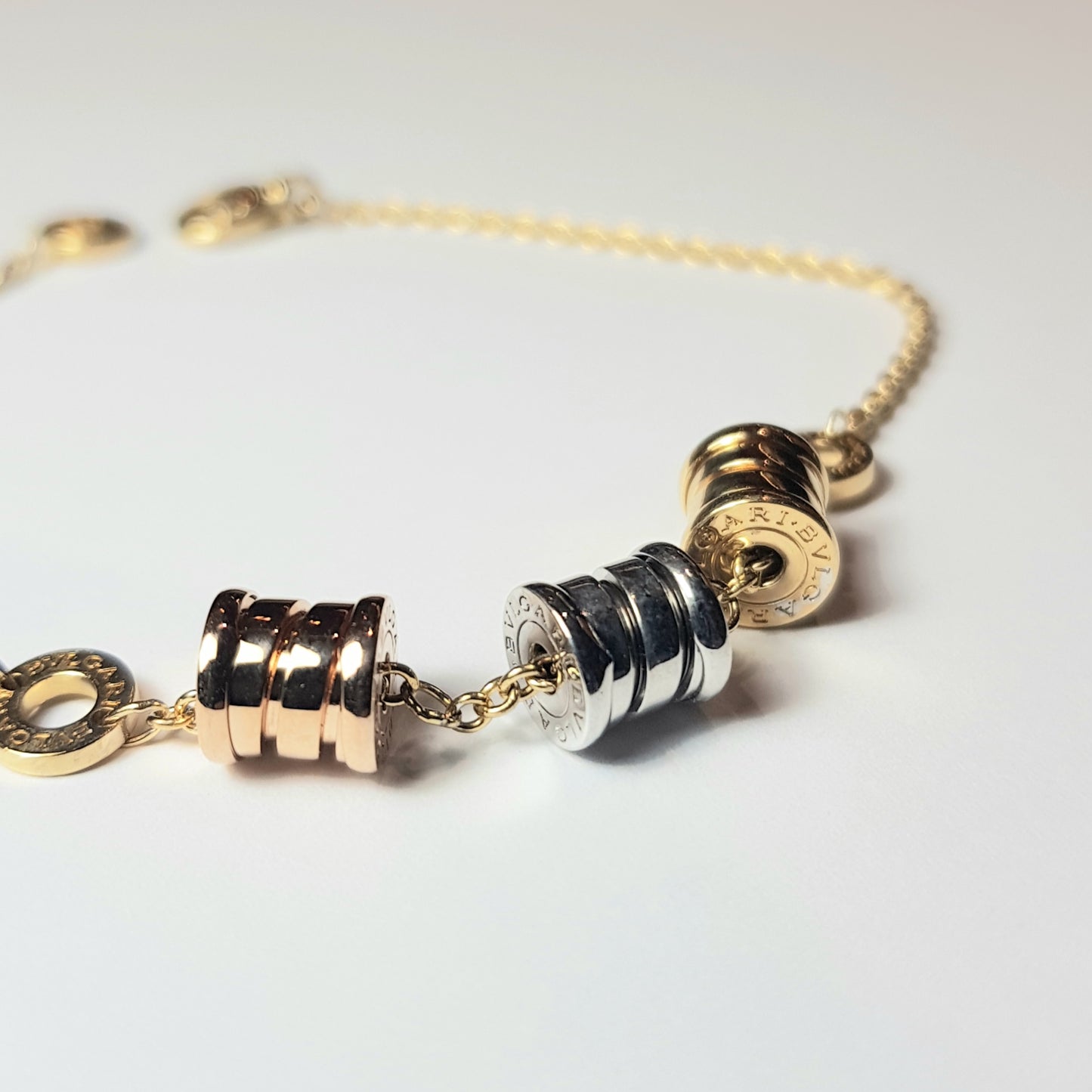 BVLGARI - Bracciale in oro giallo 18k B.zero1 con 3 pendenti