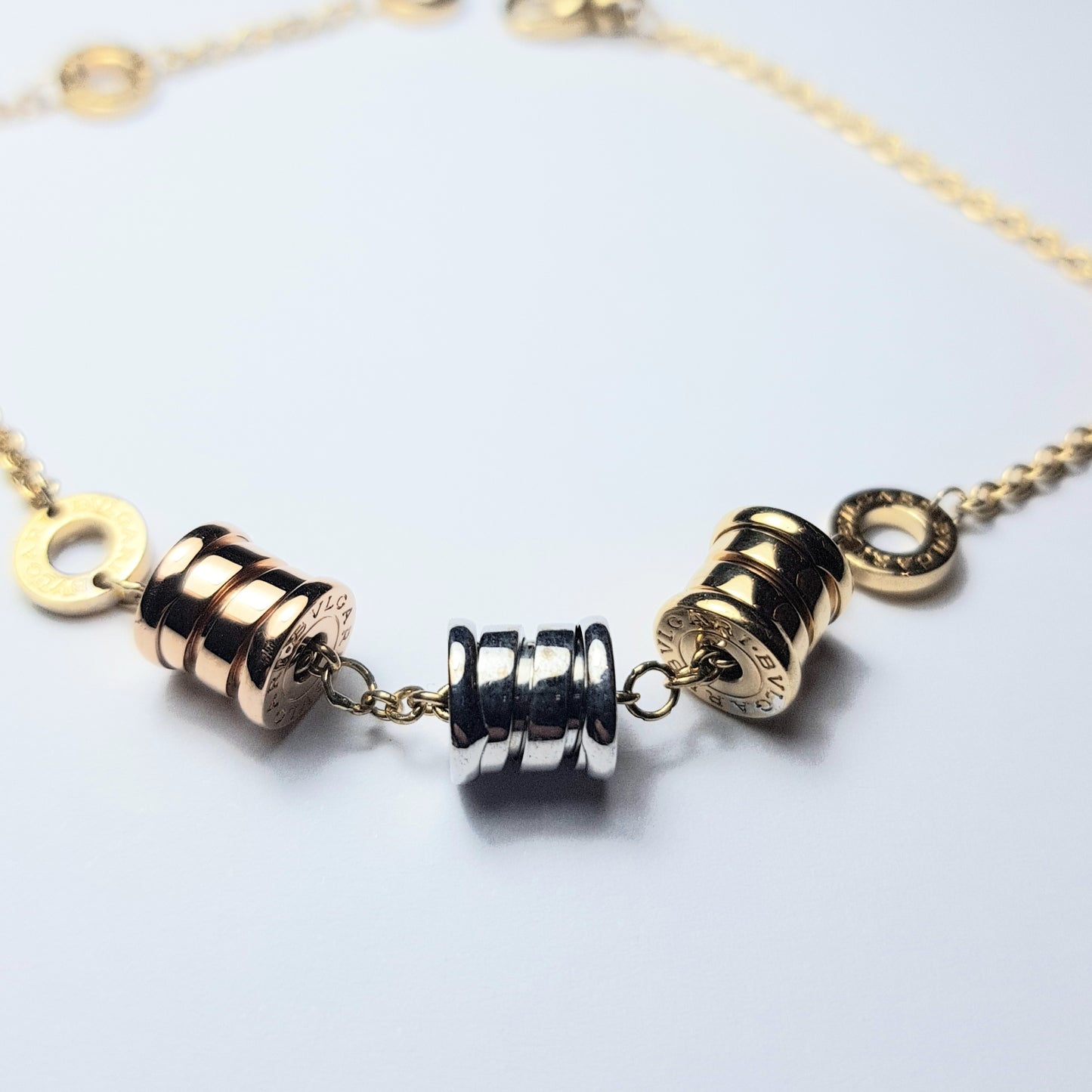 BVLGARI - Bracciale in oro giallo 18k B.zero1 con 3 pendenti